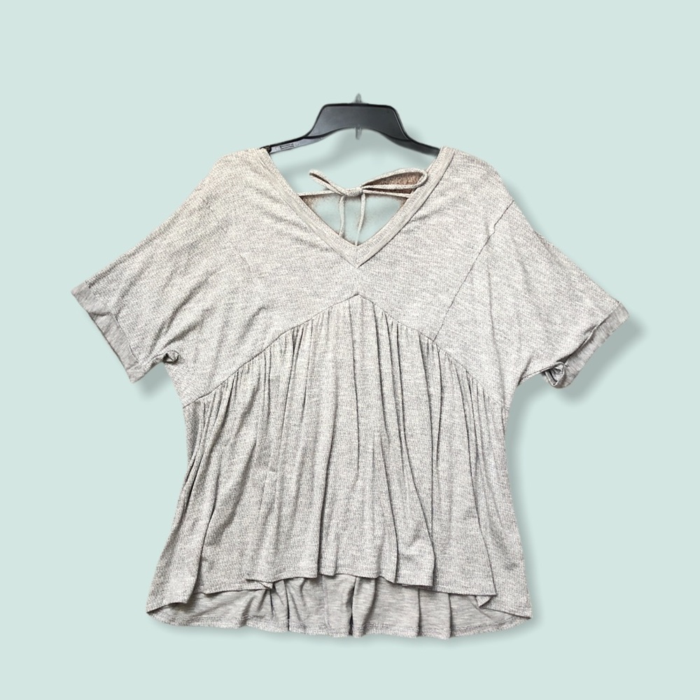 Short sleeve flowy gray v-neck!